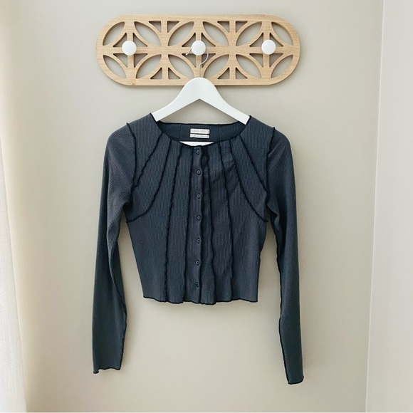 Urban Outfitters Tops - Urban Outfitters Long Sleeve Button Up Crop Top Charcoal Sz Small